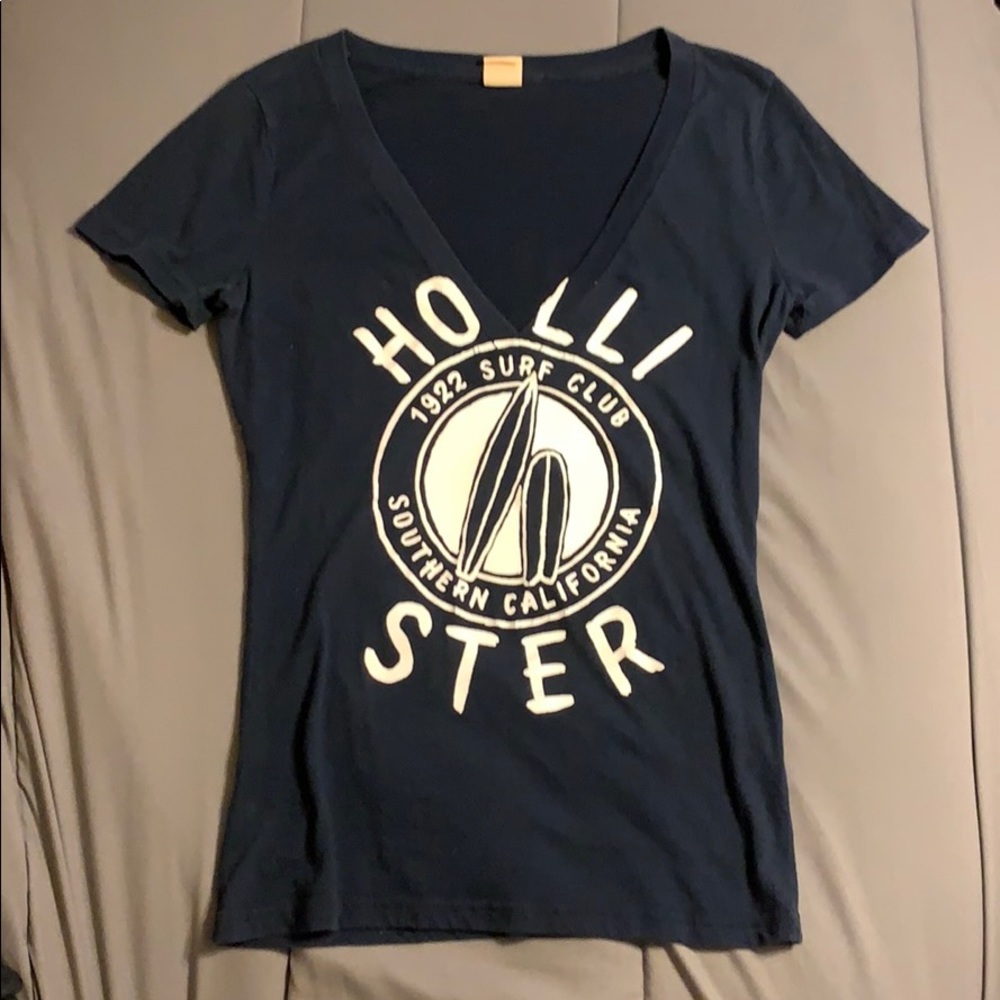 Hollister Graphic V-neck - Navy - Size Large